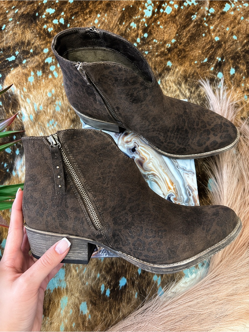 Buckle Very G Gypsy Jazz Leopard Almond Toe Ankle Booties Boots in Chocolate - Picture 8 of 12